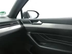 Volkswagen Passat thumbnail 16