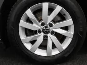 Volkswagen Passat thumbnail 32