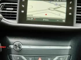 Peugeot 308 1.2 PureTech Blue Lease Executive | Panorama | Rijstrooksensor | Navigatie | PDC thumbnail 18