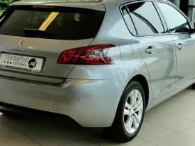 Peugeot 308 1.2 PureTech Blue Lease Executive | Panorama | Rijstrooksensor | Navigatie | PDC thumbnail 6