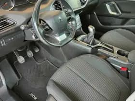 Peugeot 308 1.2 PureTech Blue Lease Executive | Panorama | Rijstrooksensor | Navigatie | PDC thumbnail 8