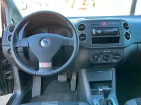 Volkswagen Golf thumbnail 10