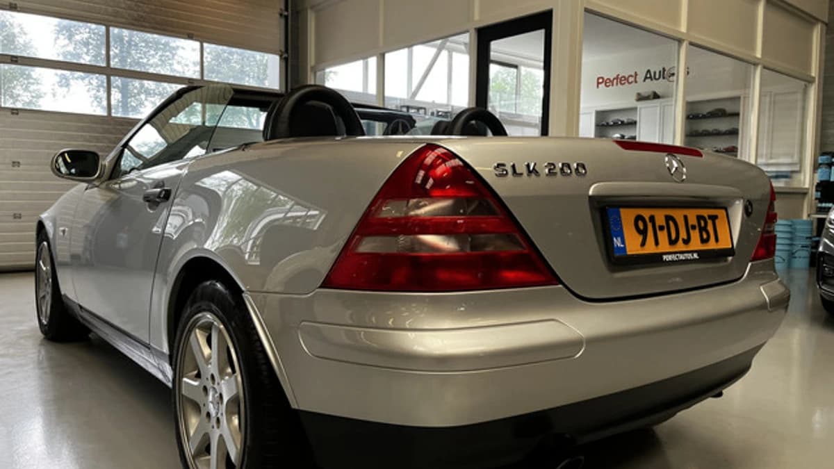 Mercedes-Benz Exterior Colour — foto 1