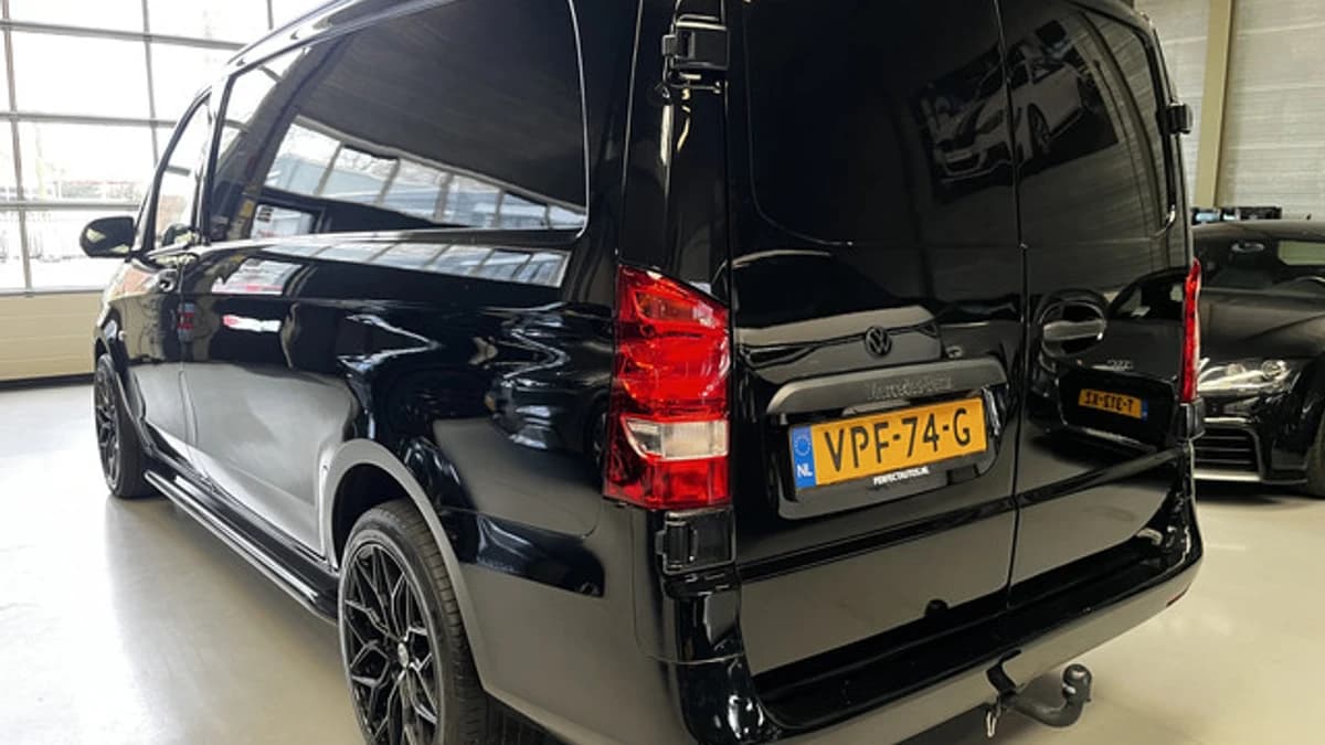 Mercedes-Benz Exterior Colour — foto 1