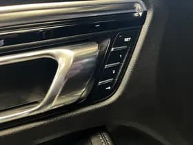 Porsche Exterior Colour thumbnail 21