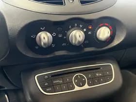 Renault Exterior Colour thumbnail 18