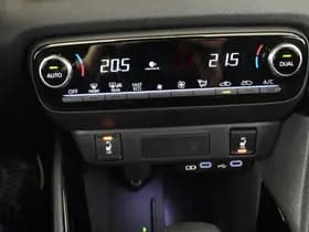 Toyota Yaris thumbnail 18