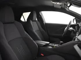 Toyota C-HR thumbnail 3