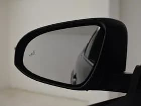 Toyota C-HR thumbnail 13