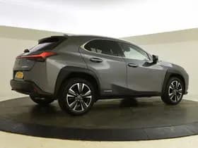 Lexus UX thumbnail 2