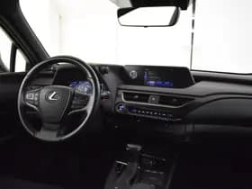 Lexus UX thumbnail 3