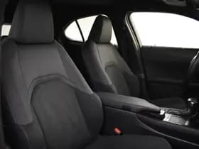 Lexus UX thumbnail 4