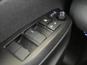 Toyota Yaris thumbnail 25