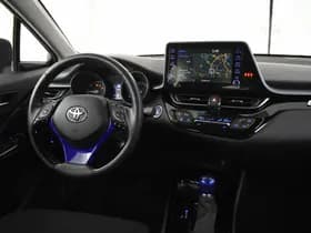 Toyota C-HR thumbnail 4