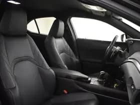 Lexus UX thumbnail 3