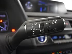 Lexus UX thumbnail 24