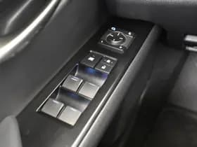 Lexus UX thumbnail 30