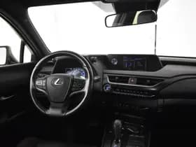 Lexus UX thumbnail 4