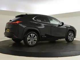 Lexus UX thumbnail 5