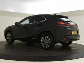 Lexus UX thumbnail 6