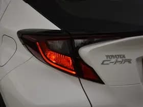 Toyota C-HR thumbnail 10