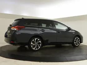 Toyota Auris thumbnail 2