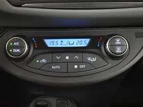 Toyota Yaris thumbnail 12