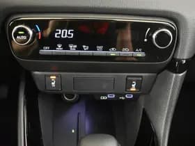 Toyota Yaris thumbnail 13