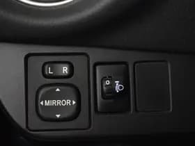 Toyota Yaris thumbnail 23