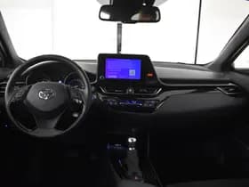Toyota C-HR thumbnail 3