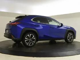 Lexus UX thumbnail 2