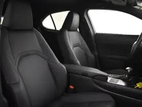 Lexus UX thumbnail 3