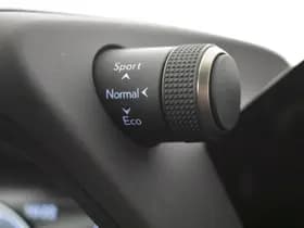 Lexus UX thumbnail 24
