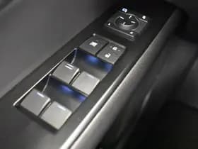 Lexus UX thumbnail 25