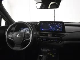 Lexus UX thumbnail 4
