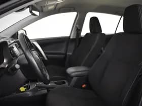 Toyota RAV4 thumbnail 3