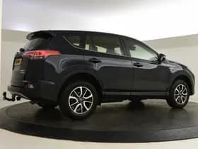 Toyota RAV4 thumbnail 5