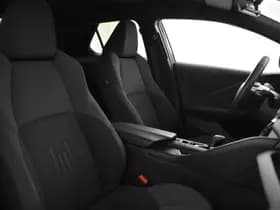 Toyota C-HR thumbnail 3