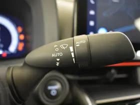 Toyota C-HR thumbnail 22