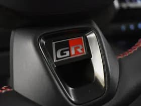 Toyota C-HR thumbnail 30