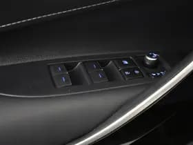 Toyota Corolla thumbnail 18