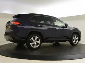 Toyota RAV4 thumbnail 2