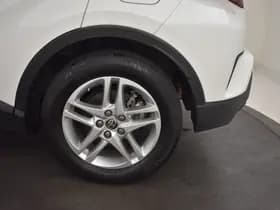 Toyota C-HR thumbnail 12