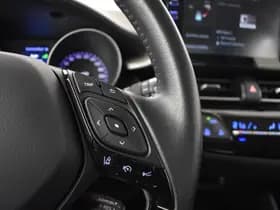 Toyota C-HR thumbnail 18