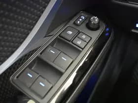 Toyota C-HR thumbnail 25