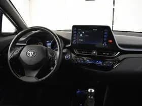 Toyota C-HR thumbnail 4