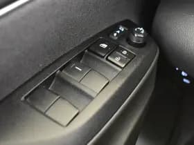 Toyota Yaris thumbnail 24