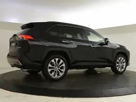 Toyota RAV4 thumbnail 2