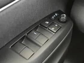 Toyota Yaris thumbnail 30