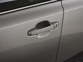 Toyota C-HR thumbnail 11